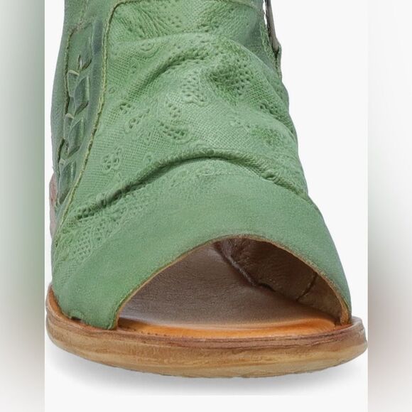 Miz mooz Flaire scrunch leather sandal in aloe green sz 39 / 8.5-9 US - Picture 7 of 9